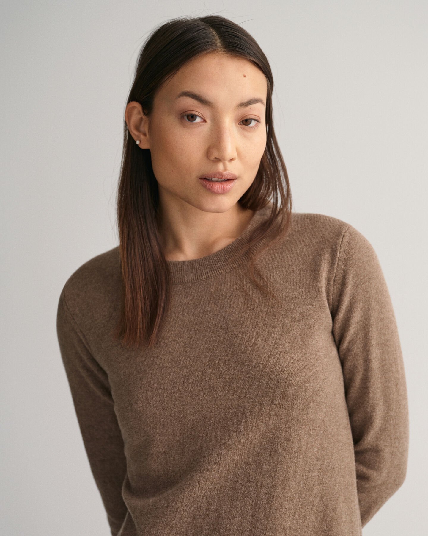 Eritt&auml;in hienosta karitsanvillasta neulottu mekko