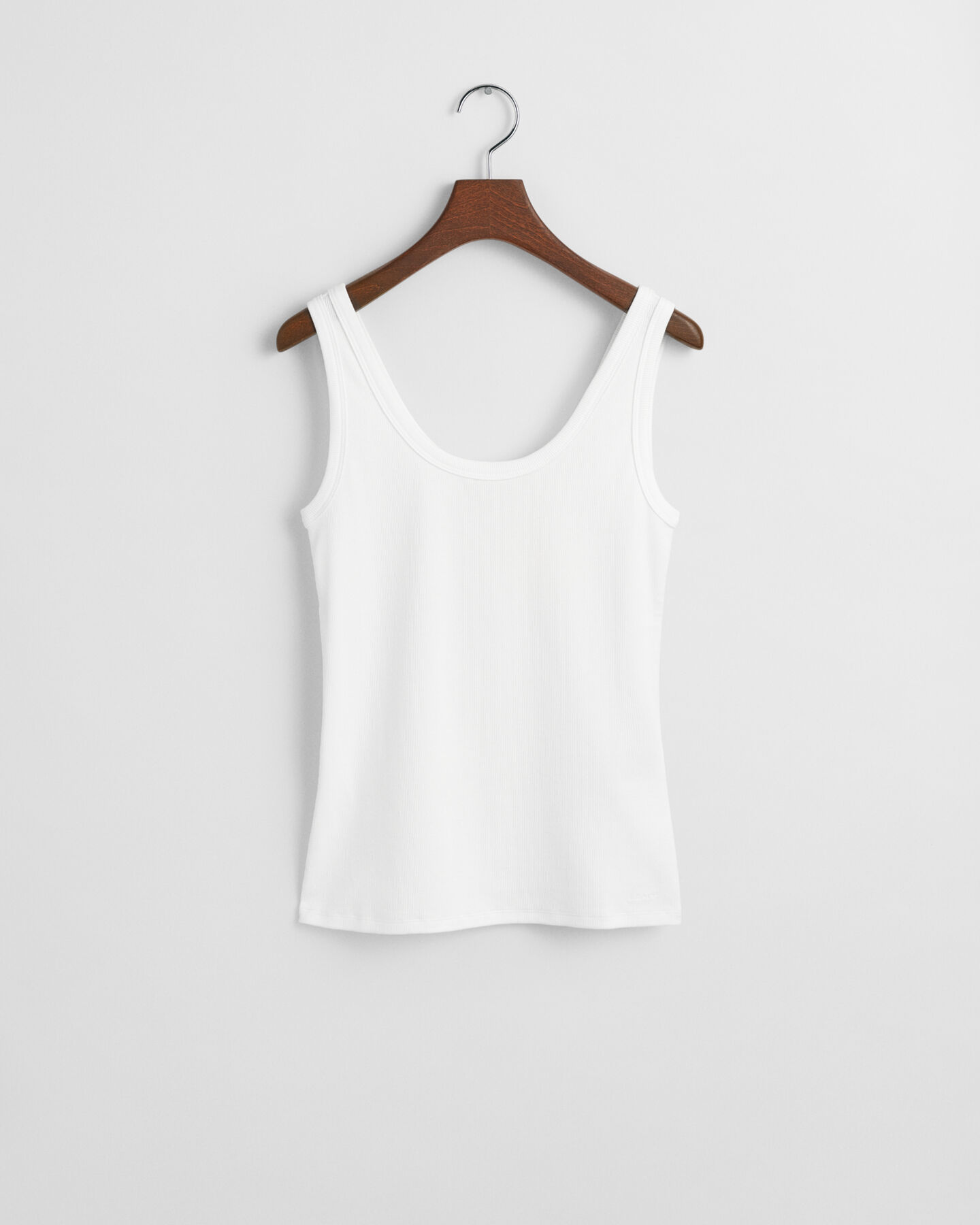 Slim&nbsp;fit ‑mitoitettu joustinneuletoppi