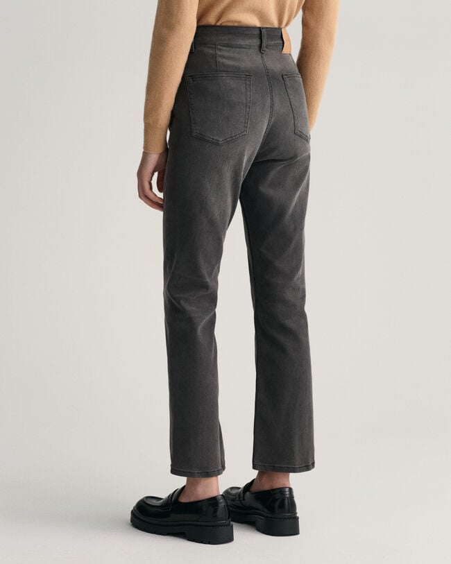 Nilkkapituiset, alasp&auml;in levenev&auml;t farkut