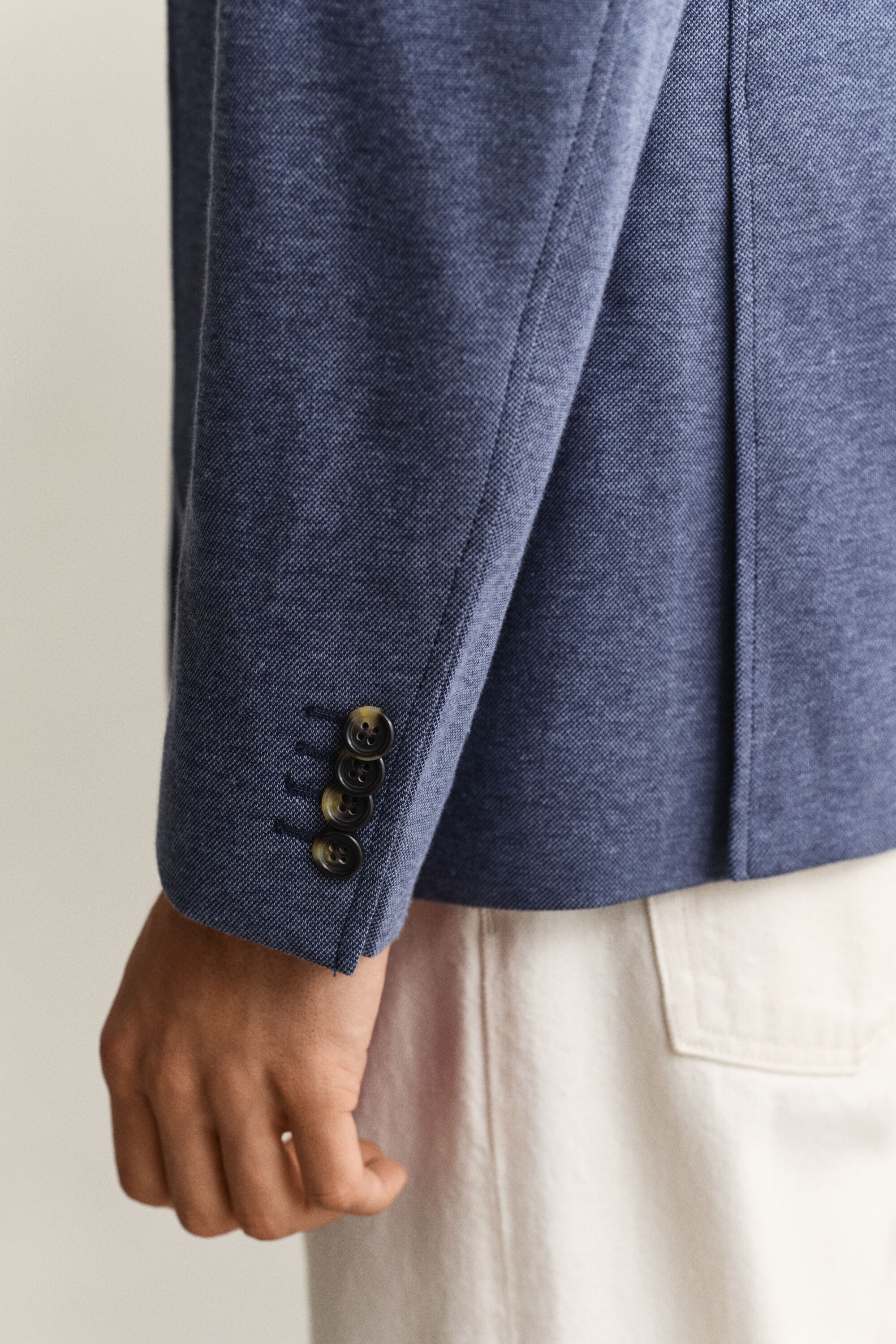 Kaksisävyinen pikeebleiseri jerseyneulosta