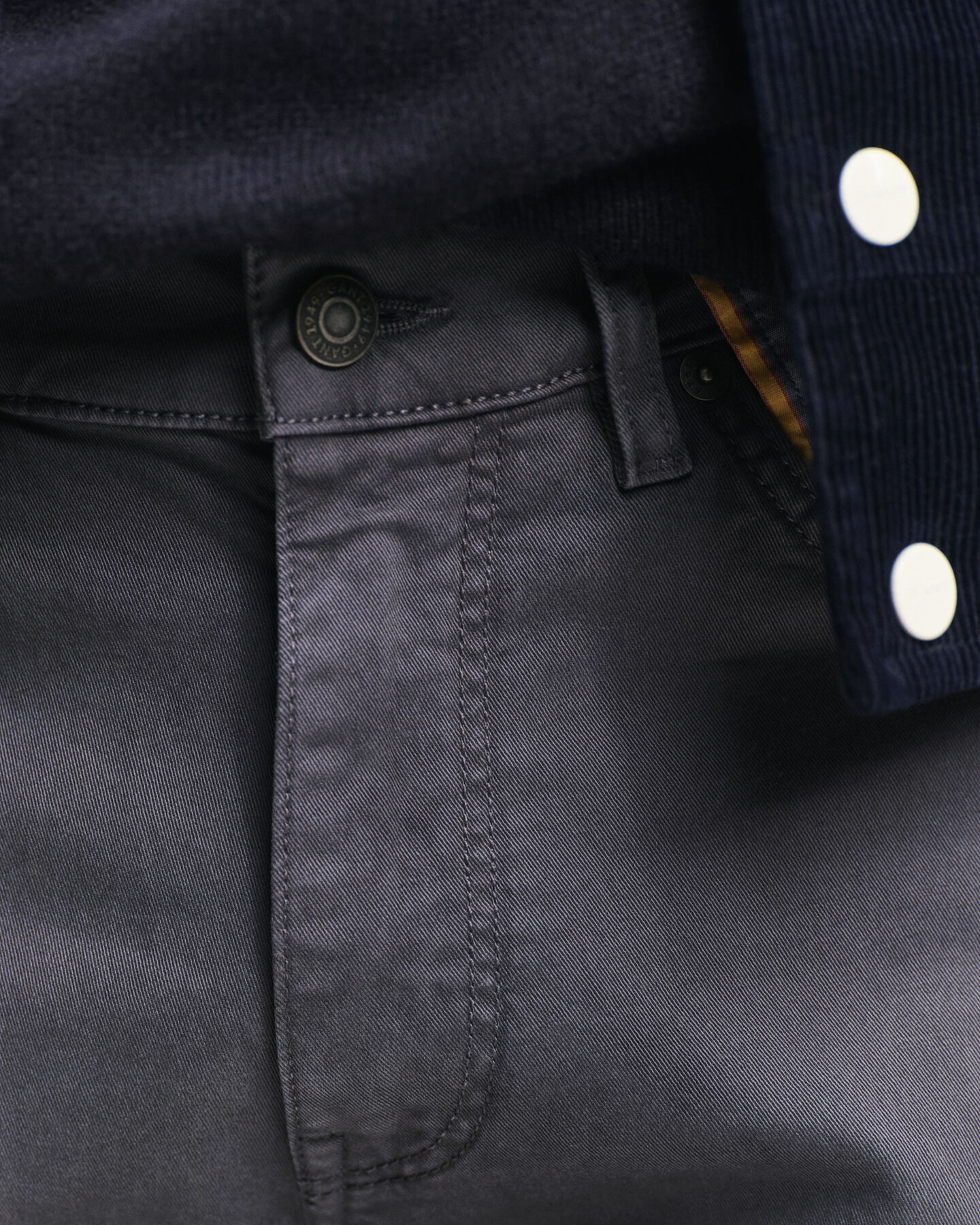 Slim fit ‑mitoitetut Desert-farkut