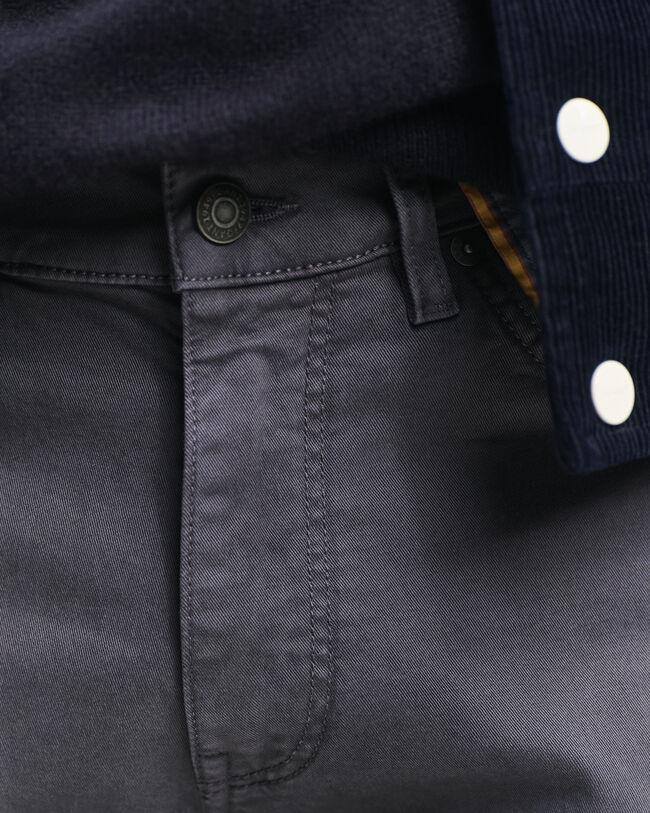 Slim fit ‑mitoitetut Desert-farkut