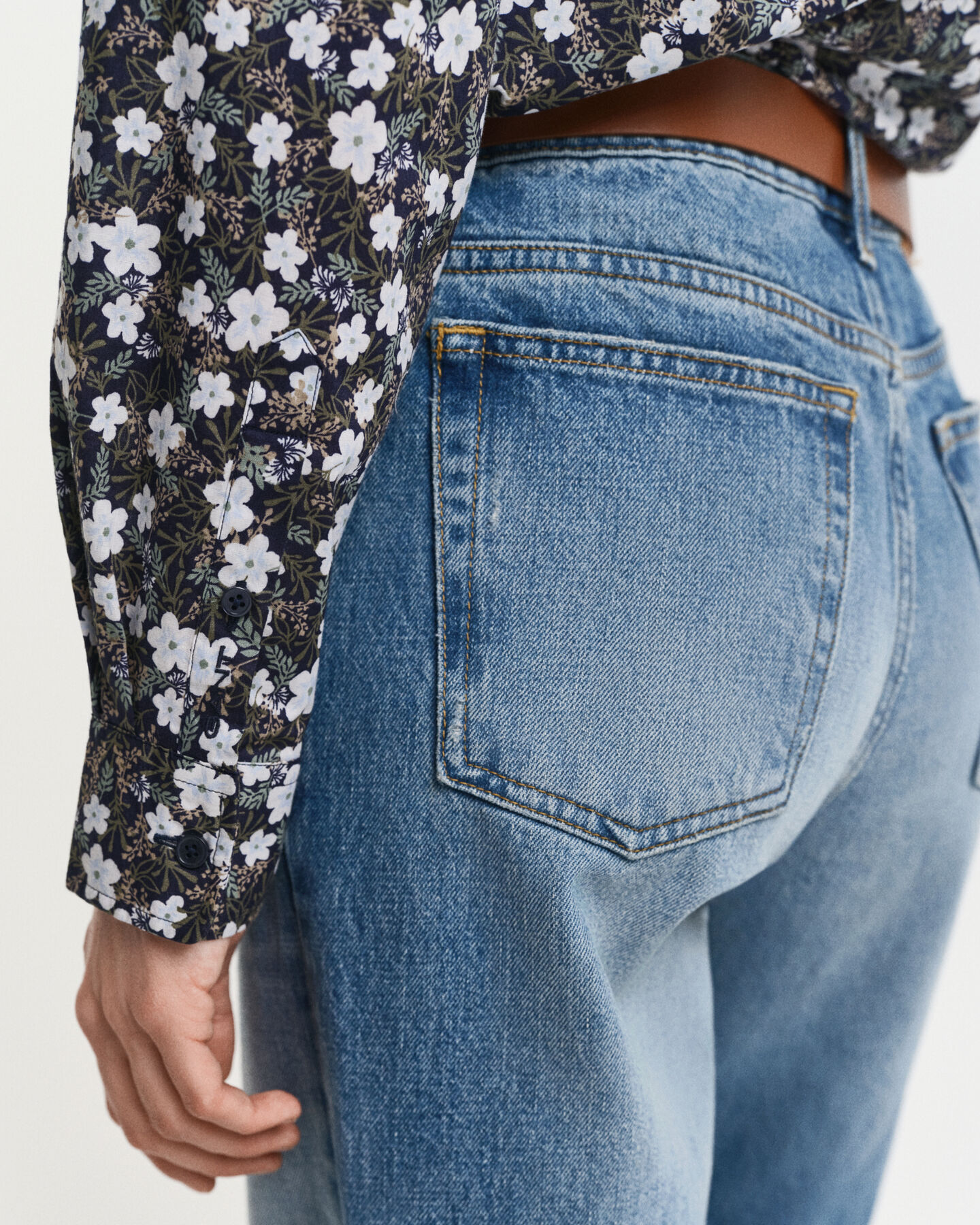 Regular fit ‑mitoitettu kukkaprinttipaita puuvillavoileesta