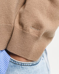 Neuletakki eritt&auml;in hienoa lampaanvillaa