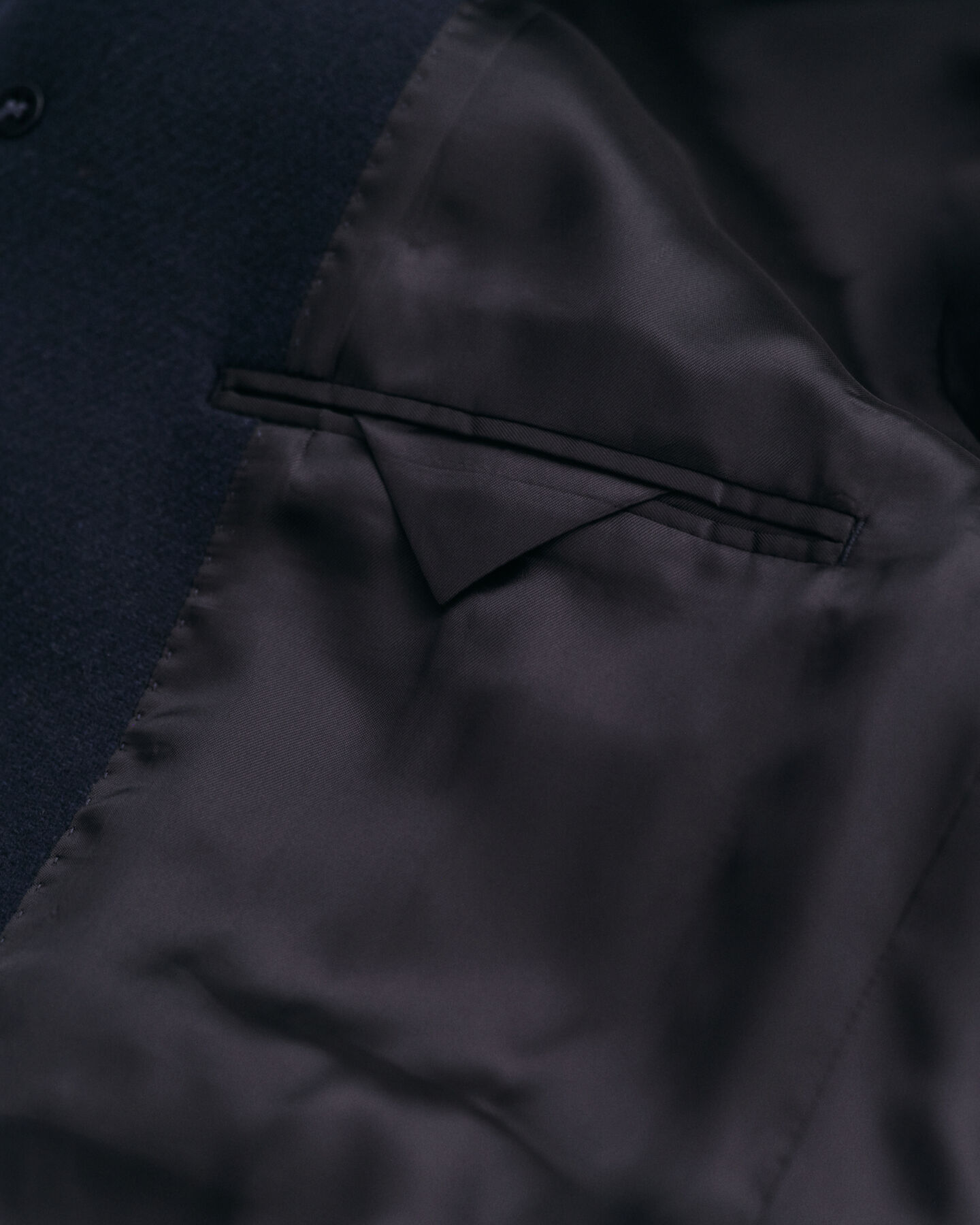 Hyvin istuva klassinen päällystakki villasta