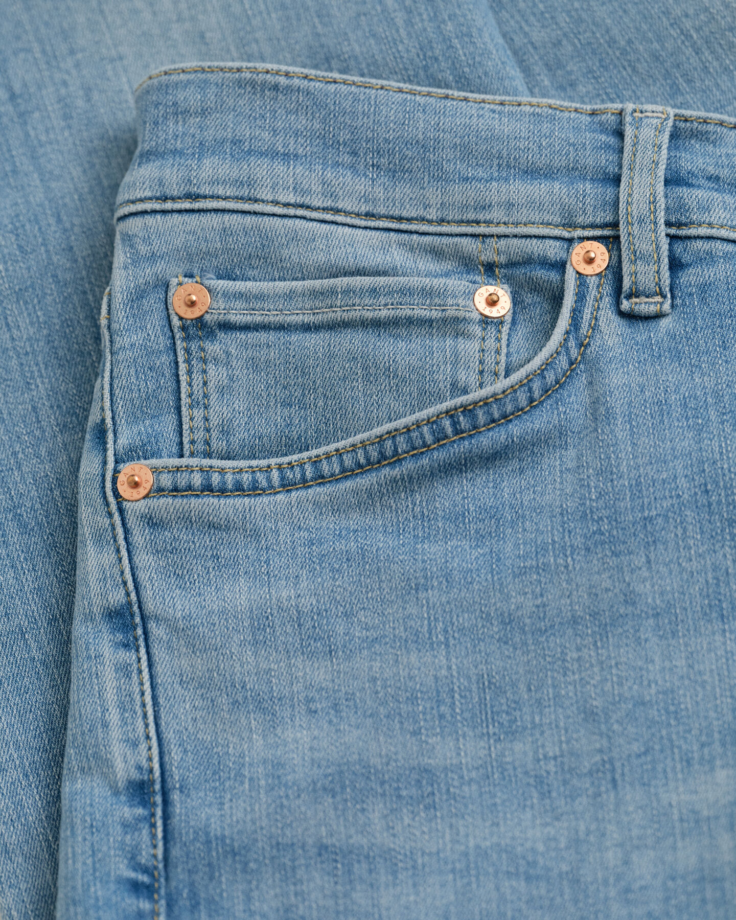 Extra slim fit ‑mitoitetut Active Recover -farkut