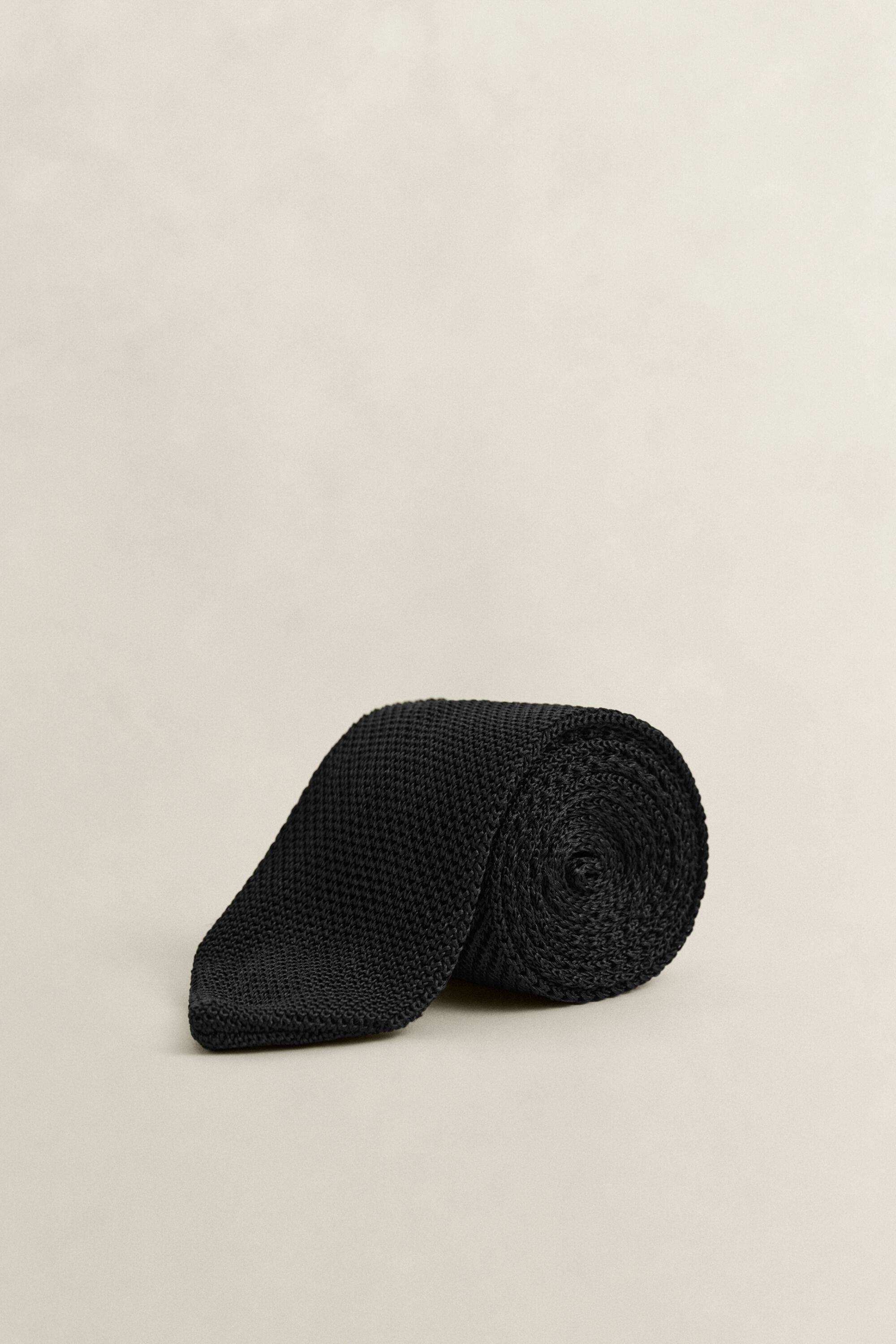 Neulottu silkkisolmio