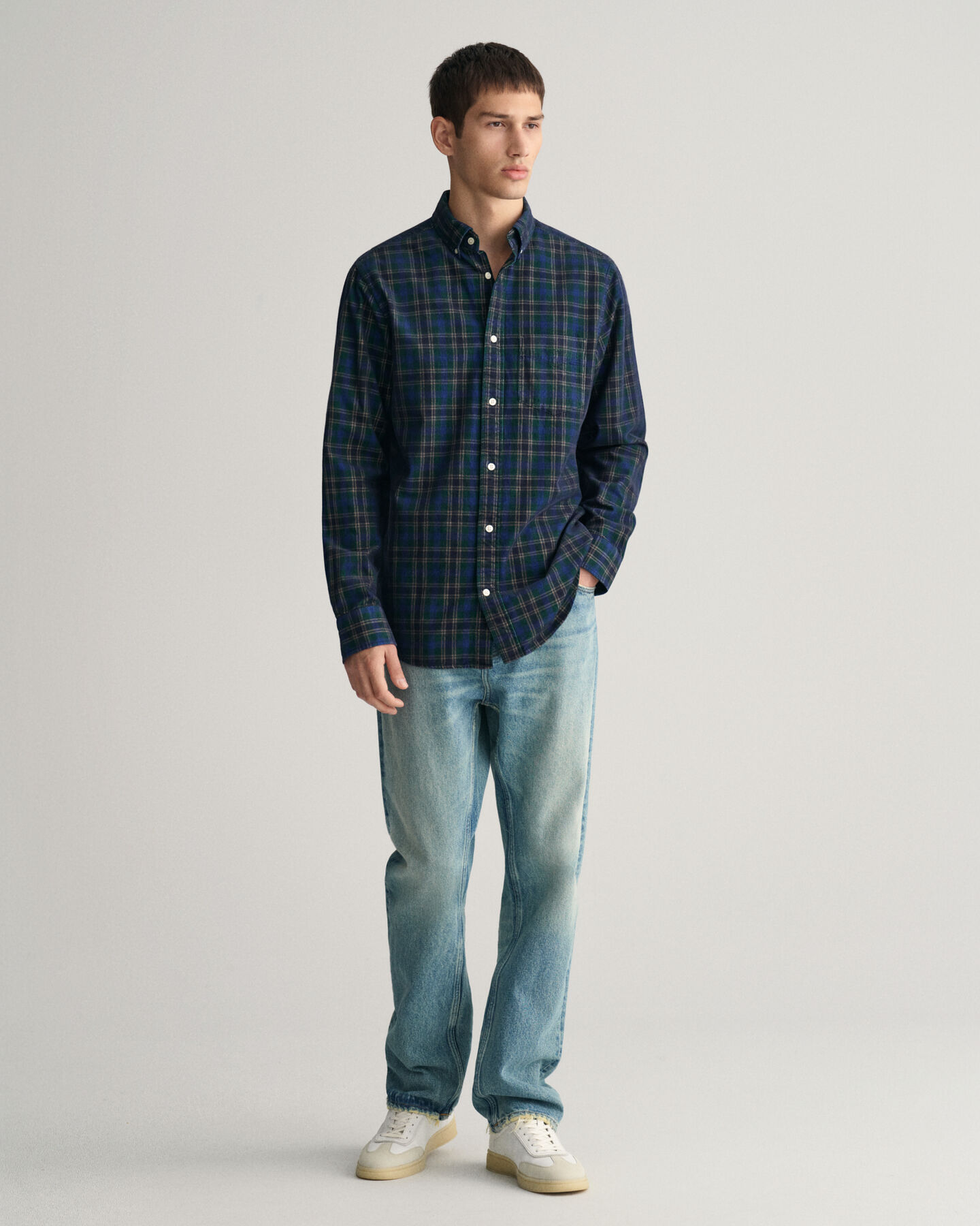 Regular&nbsp;fit ‑mitoitettu ruudullinen vakosamettipaita