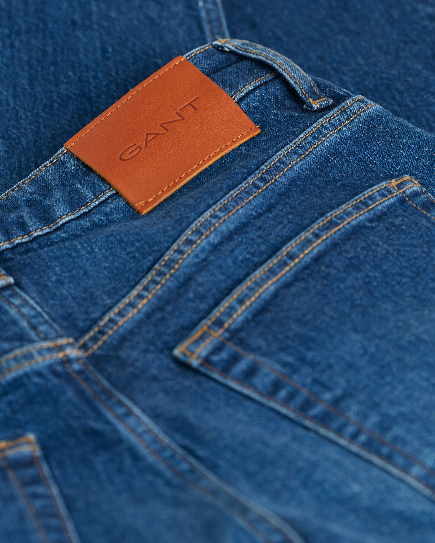 Vajaamittaiset suoralahkeiset farkut