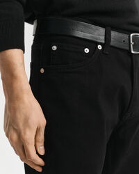 Regular fit ‑mitoitetut Stay Black ‑farkut