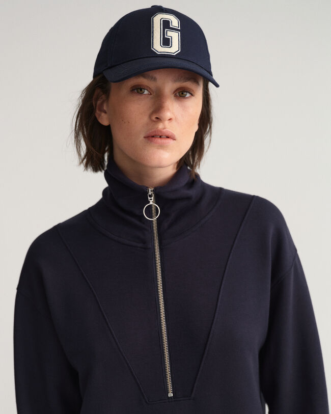 Puolivetoketjullinen collegemekko