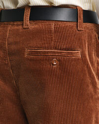 Relaxed fit ‑mitoitetut vakosamettihousut