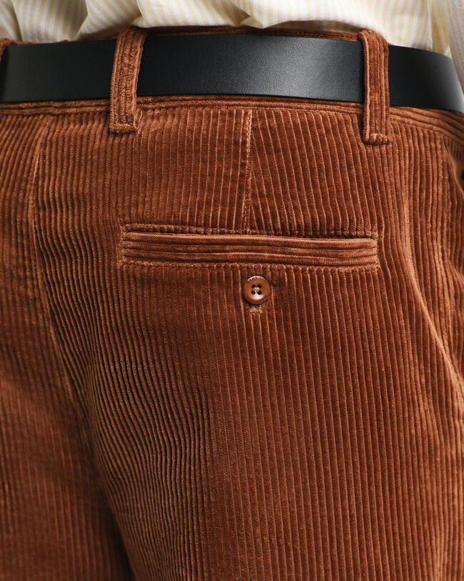 Relaxed fit ‑mitoitetut vakosamettihousut