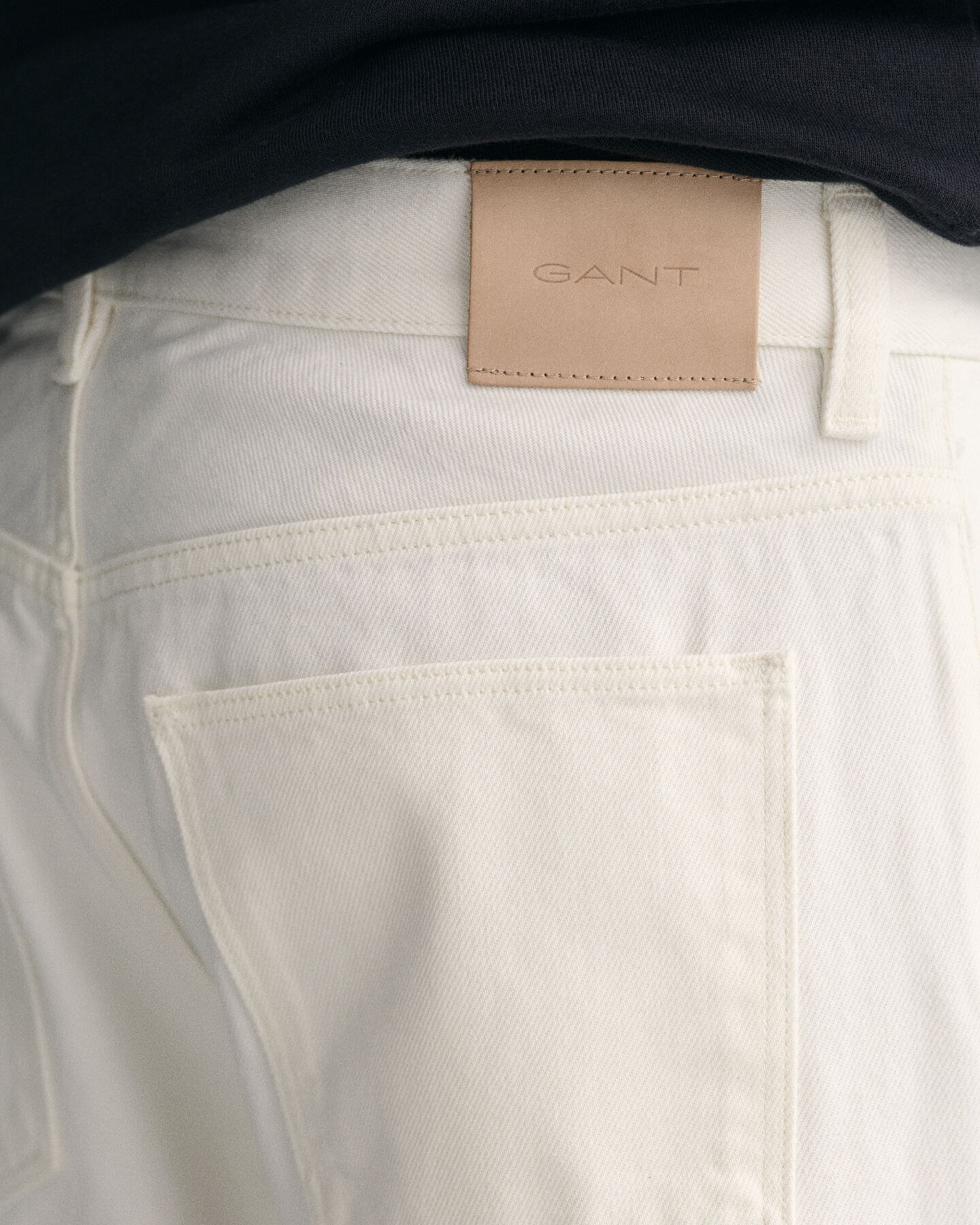 Suorat valkoiset farkut