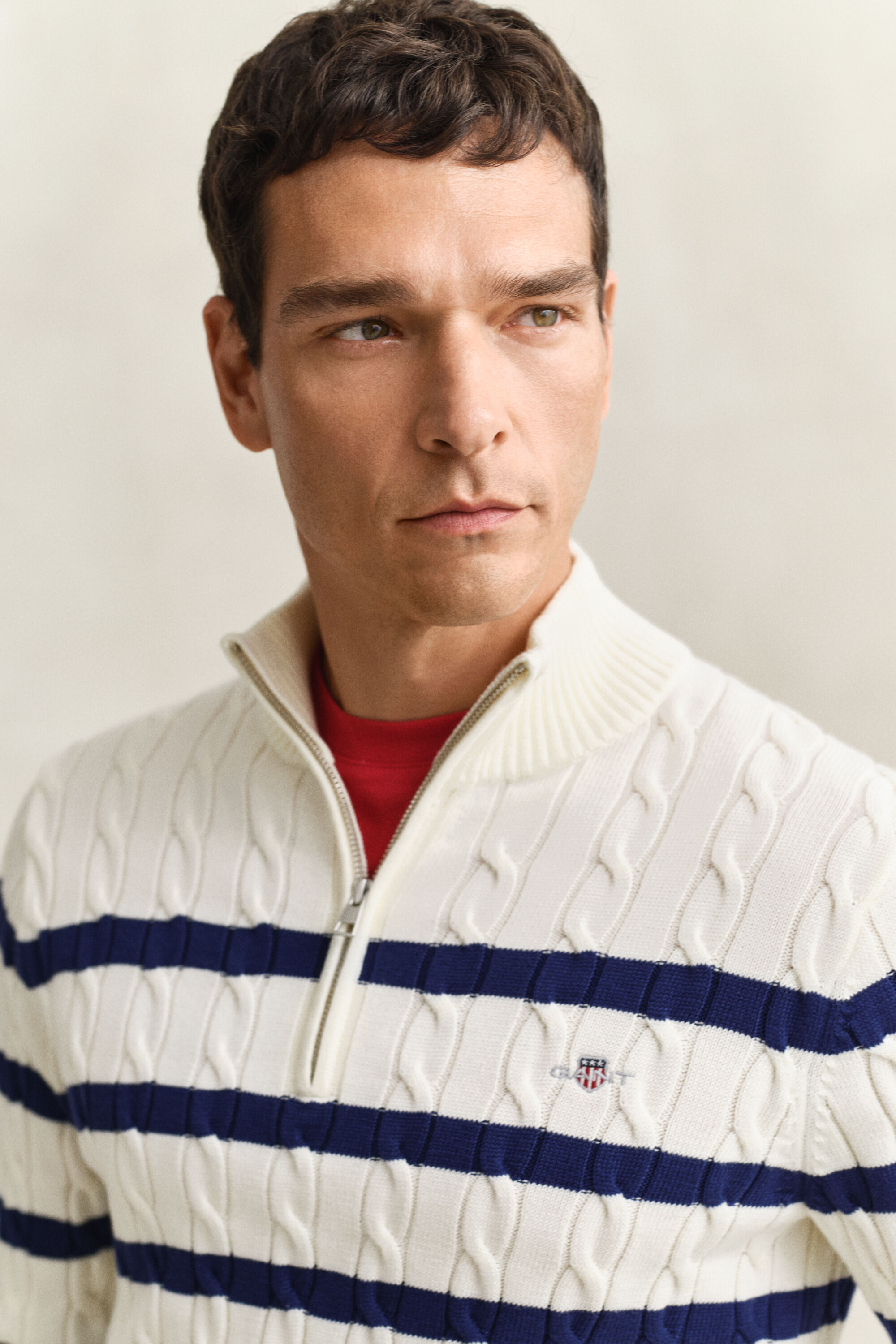 Raidallinen puuvillapalmikkoneule, vetoketjukaulus