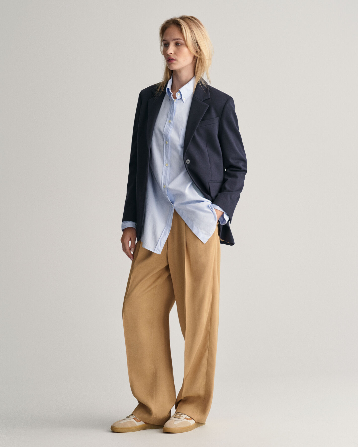 Regular fit ‑mitoitettu jerseybleiseri