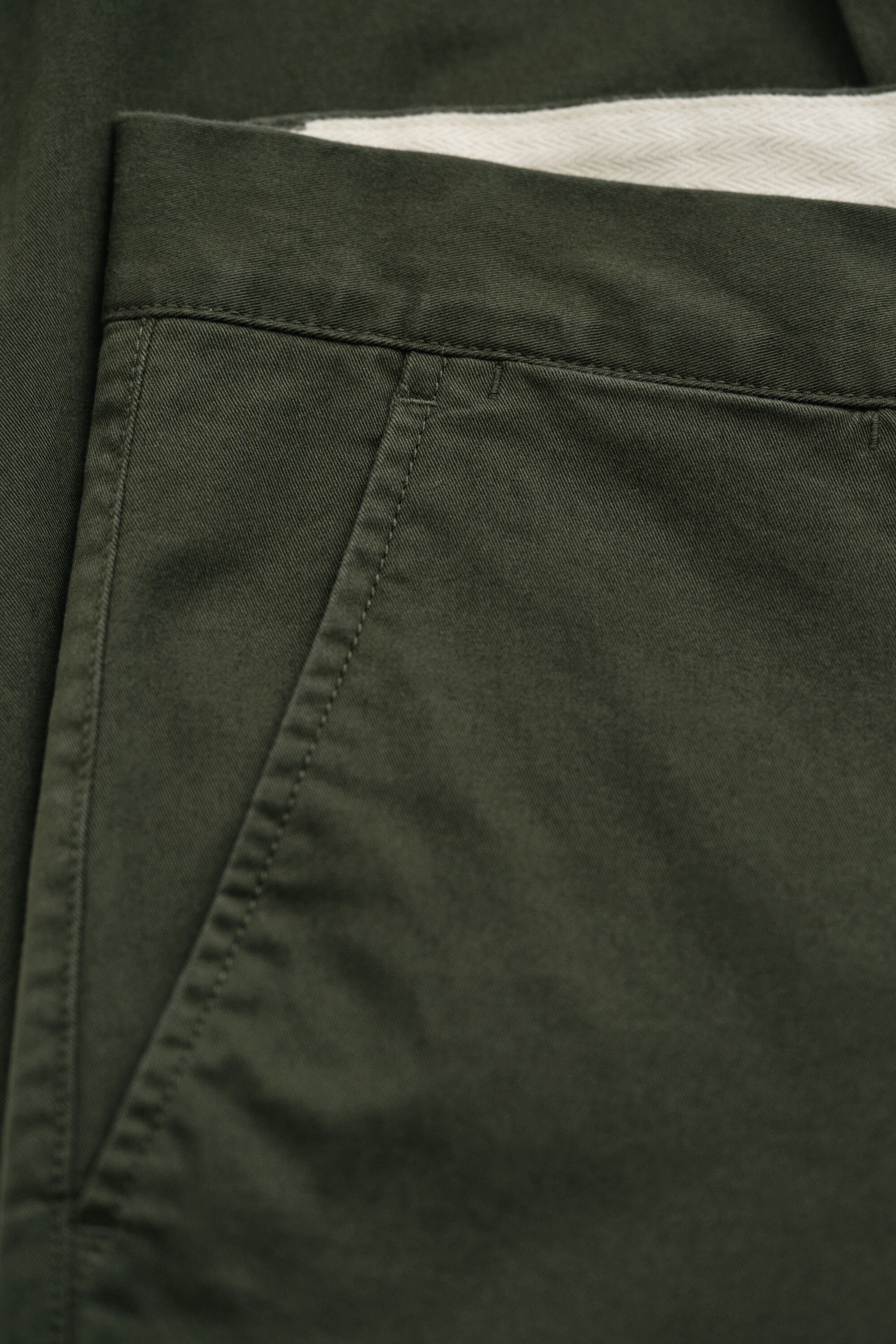 Slim fit ‑mitoitetut klassiset chinot