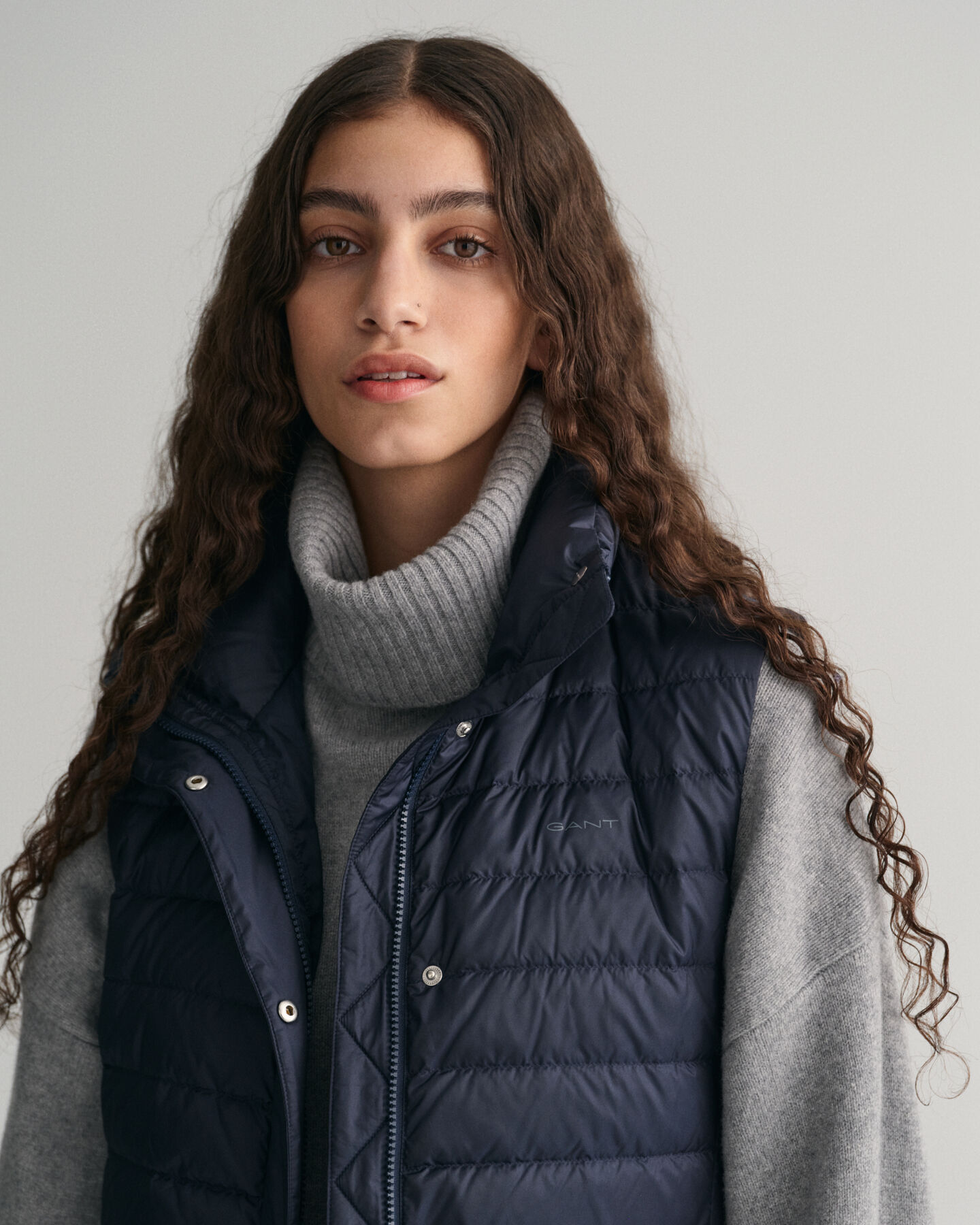 Pitk&auml; kevytuntuvaliivi