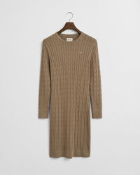 Joustopuuvillainen palmikkoneulemekko, jossa pyöreä pääntie