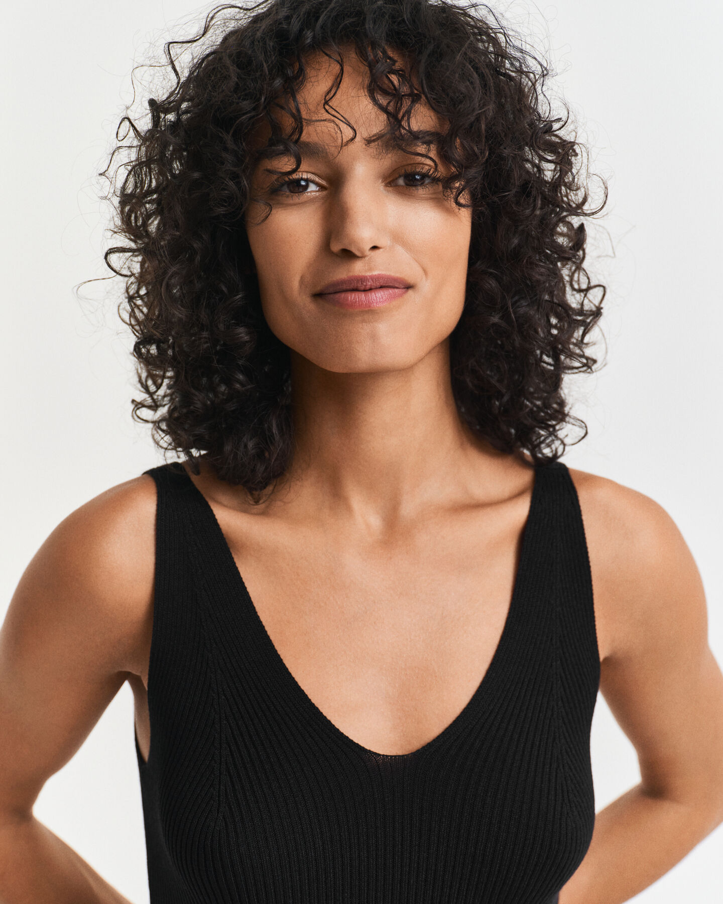 Olkainmekko joustinneuletta