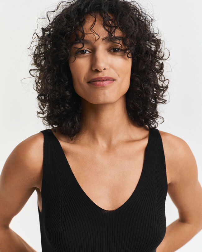 Olkainmekko joustinneuletta