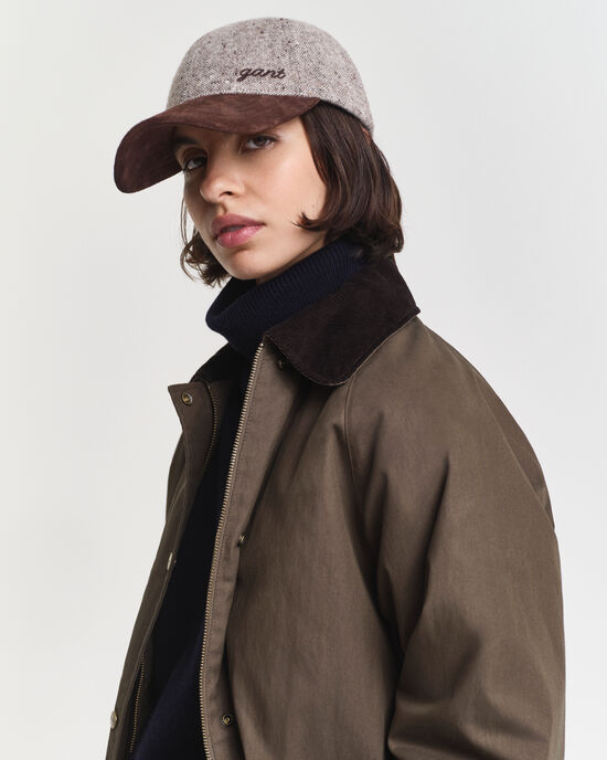 Kohopintainen villainen lippalakki