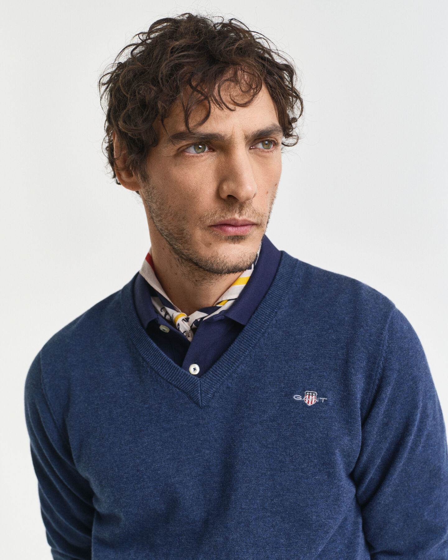 Klassinen puuvillaneulepusero, v-pääntie