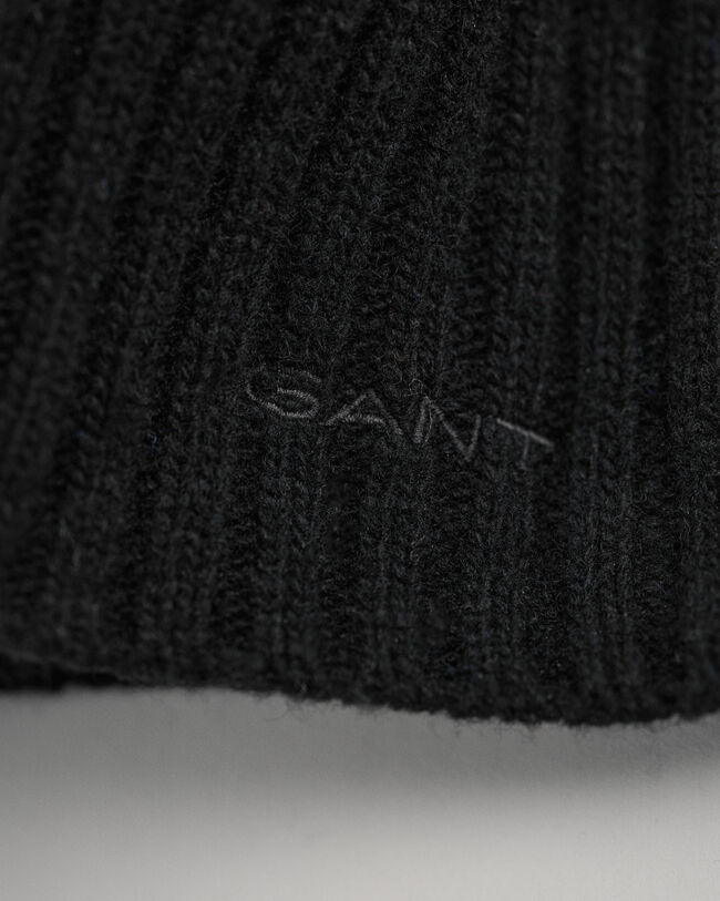 Villasta neulottu kypärämyssy