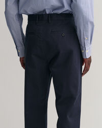 Slim fit ‑mitoitetut, laskokselliset tvillichinot