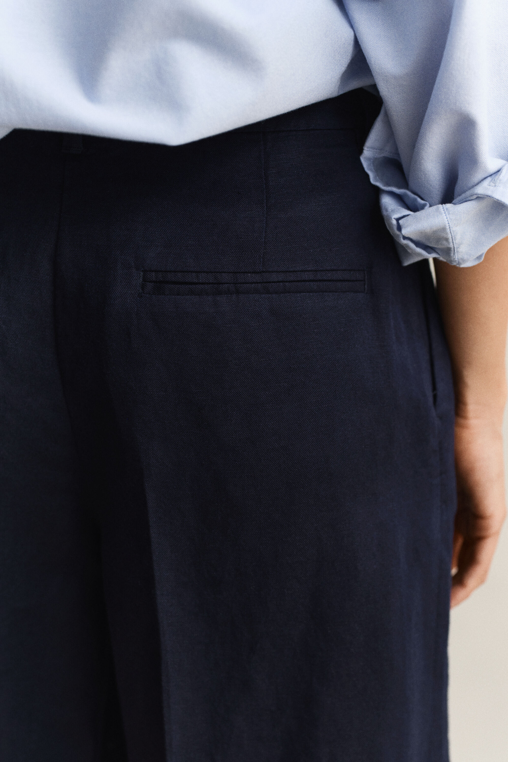 Hyvin istuvat pellavasekoiteshortsit