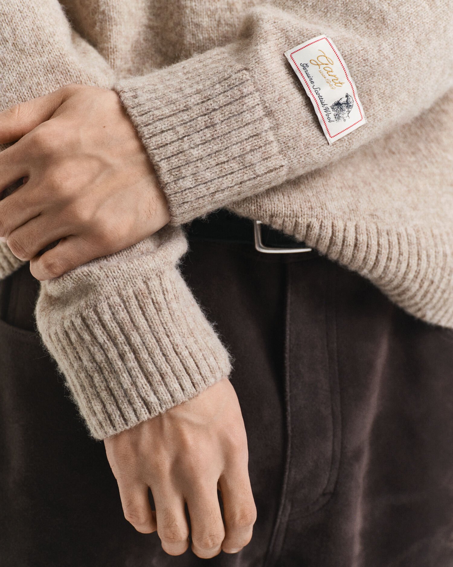 Skottilainen villaneulepusero, pyöreä pääntie