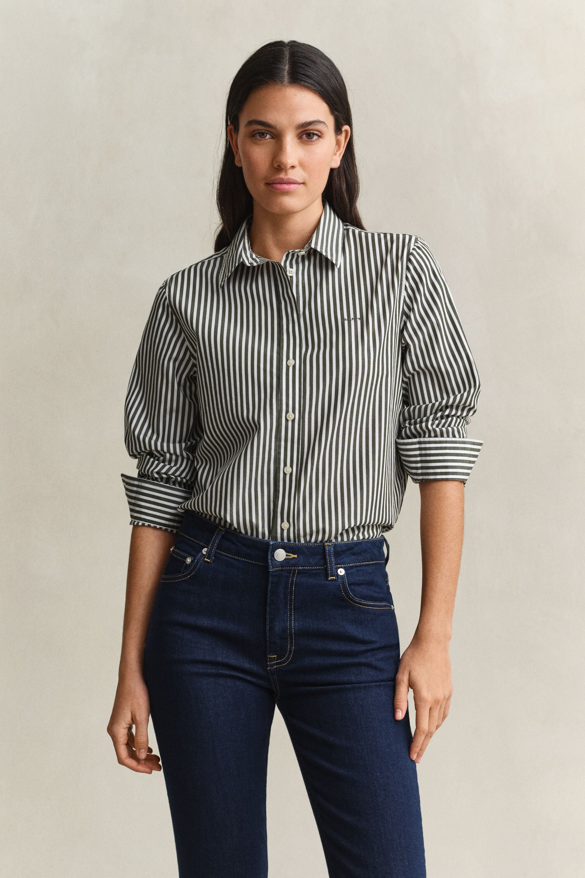 Regular fit ‑mitoitettu klassinen popliiniraitapaita