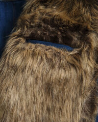 Wrangler x GANT ‑malliston farkkutakki tekoturkiskauluksella