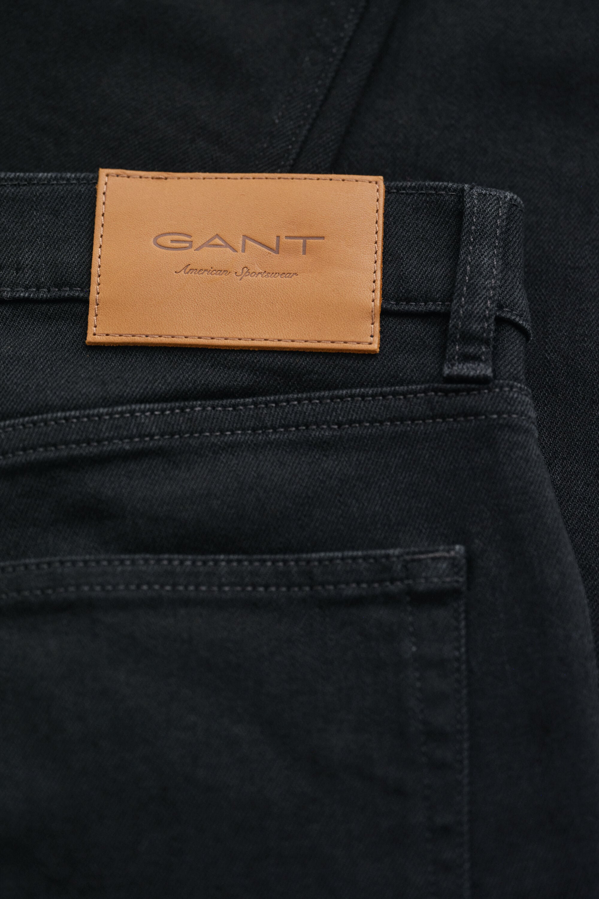 Slim fit ‑mitoitetut Clean Wash ‑farkut