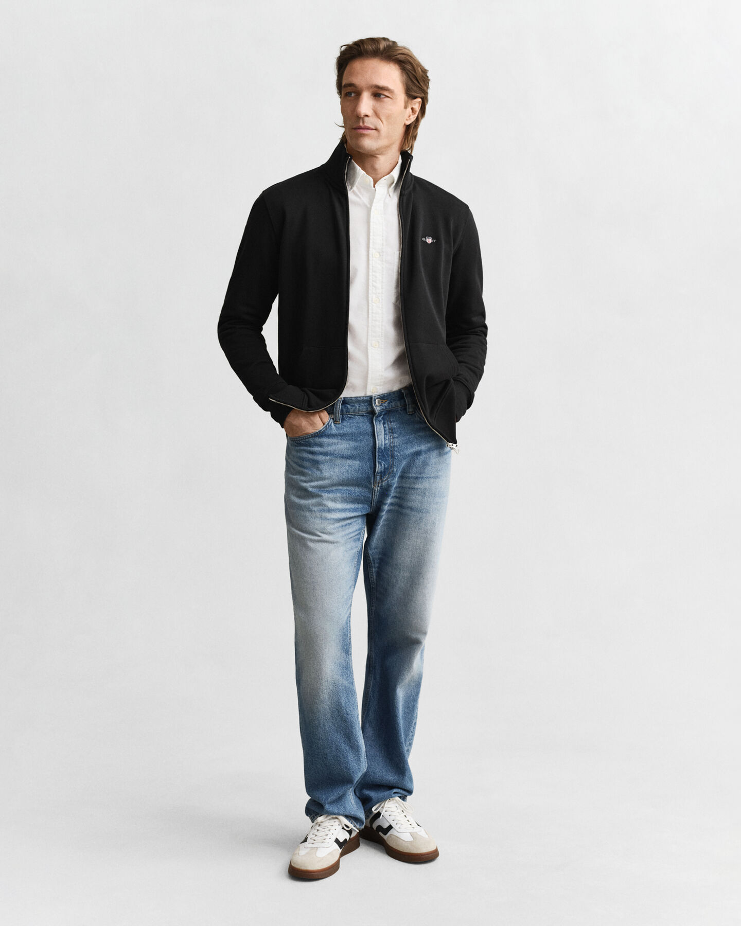 Vetoketjullinen Shield‑collegepaita