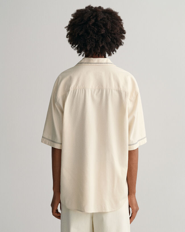 Oversized fit -mitoitettu kirjailtu lyhythihainen paita