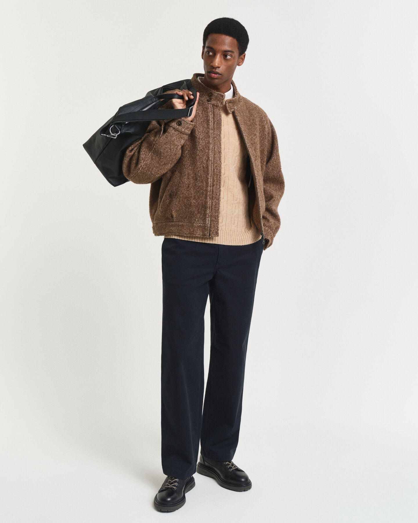 Lampaanvillainen palmikkoneule, pyöreä pääntie