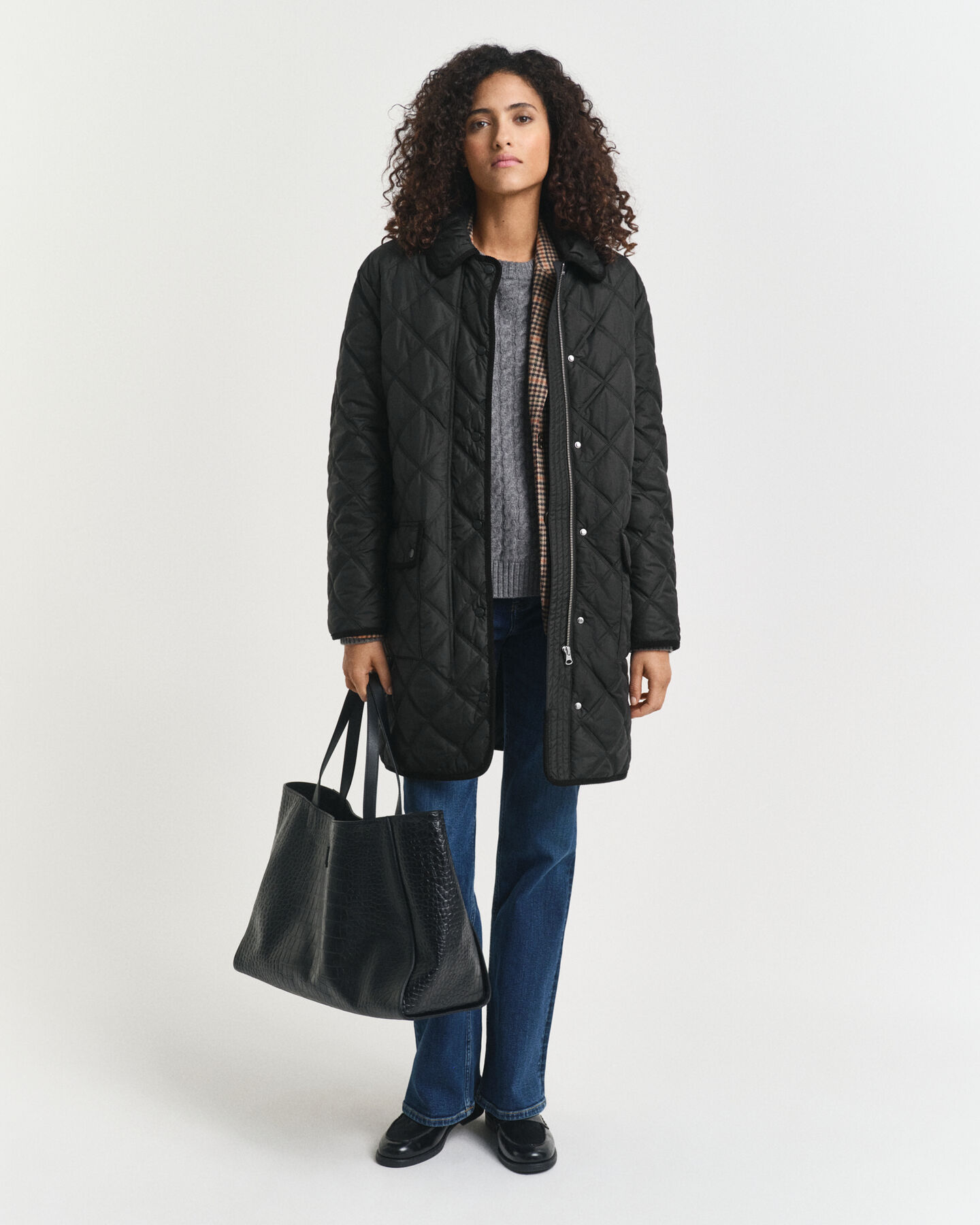 Vakosamettisomisteinen tikkitakki