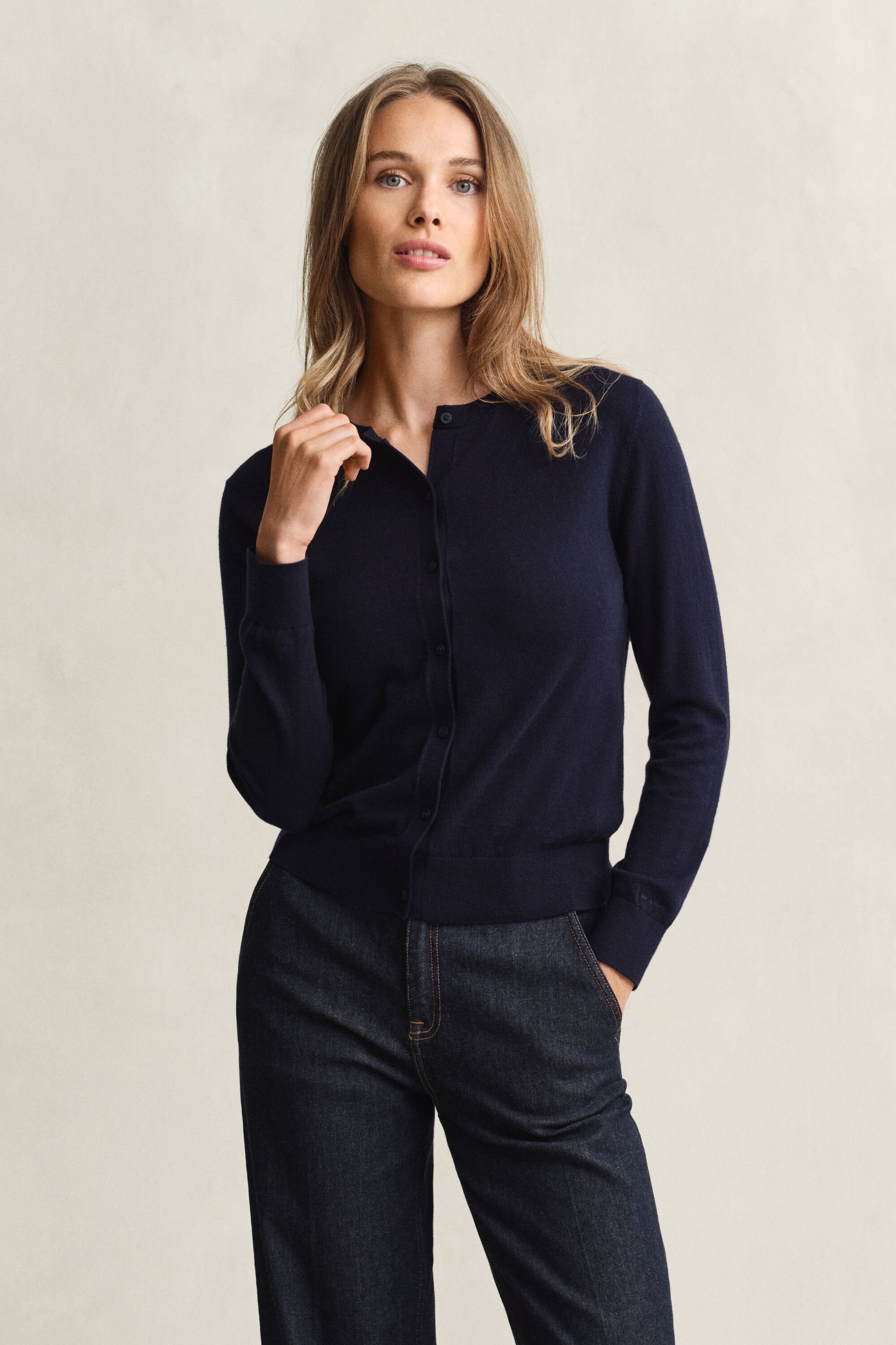 Kevyt neuletakki, pyöreä pääntie