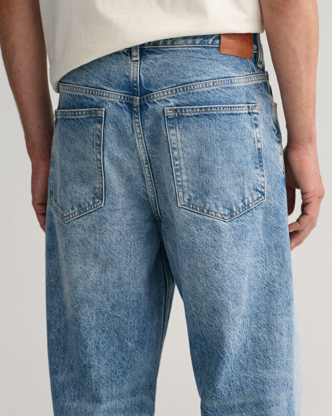 Loose fit ‑mitoitetut farkut