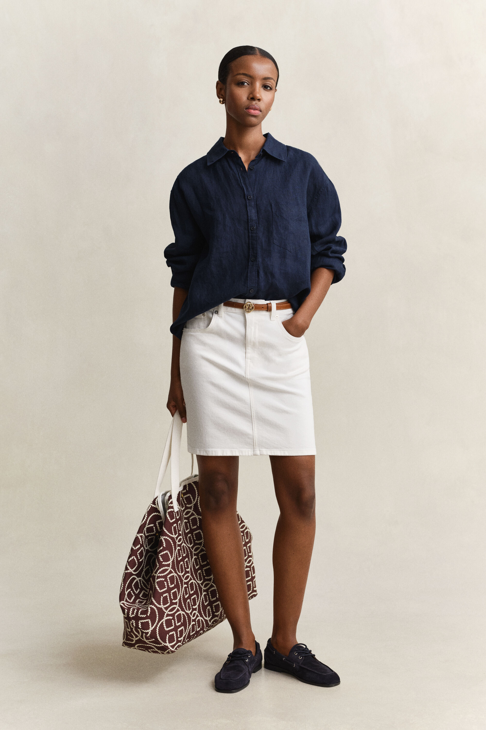 Relaxed fit ‑mitoitettu pellavapaita