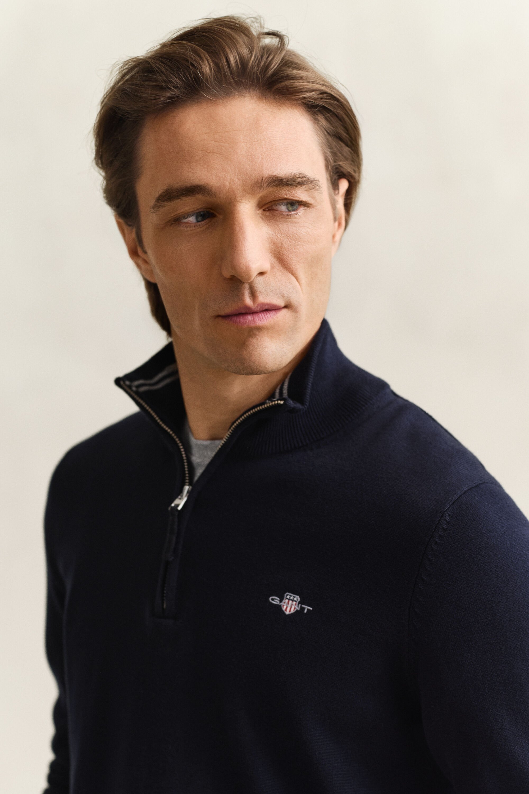 Klassinen puuvillaneulepusero puolivetoketjulla