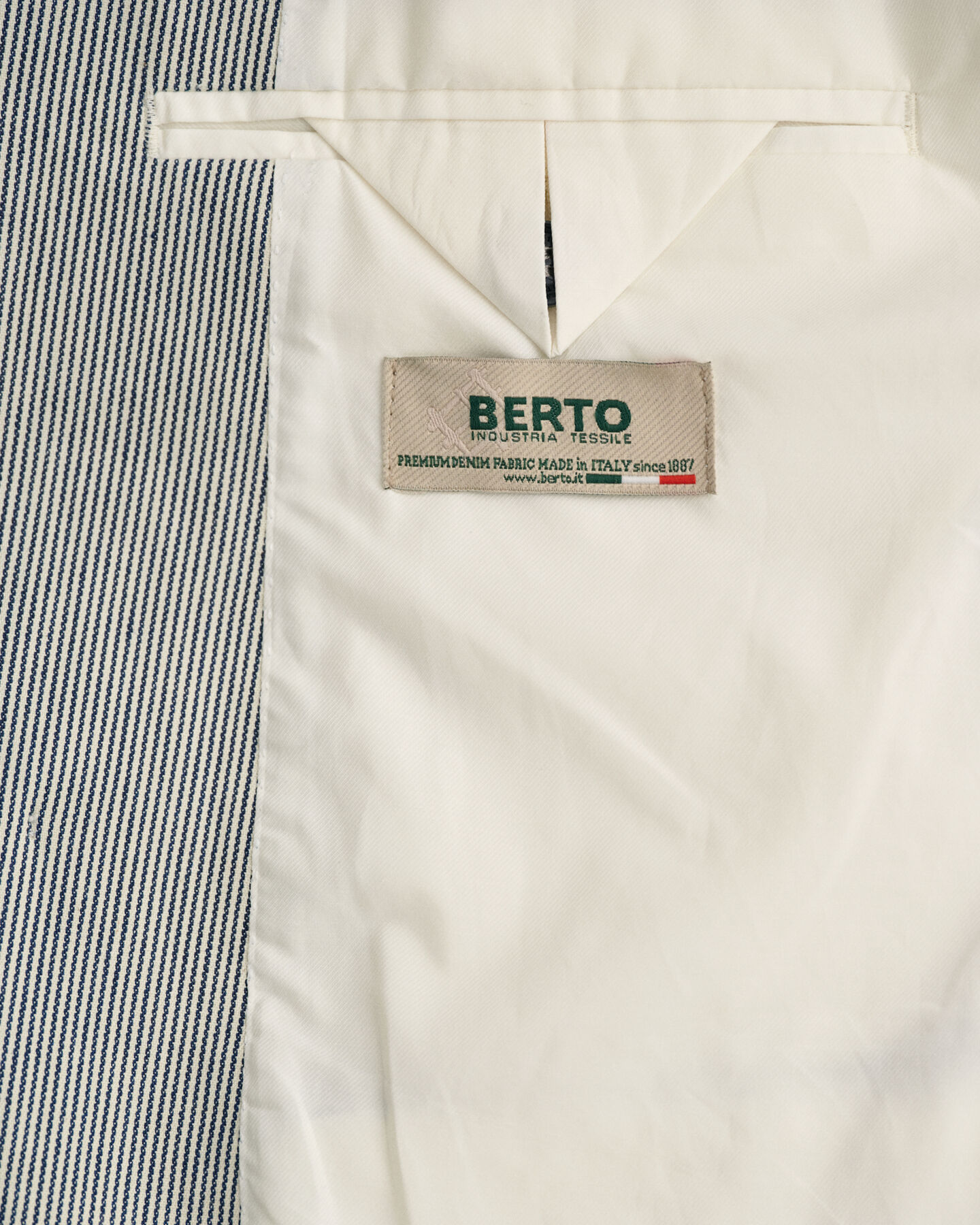 Oversized fit ‑mitoitettu raidallinen kaksirivinen bleiseri