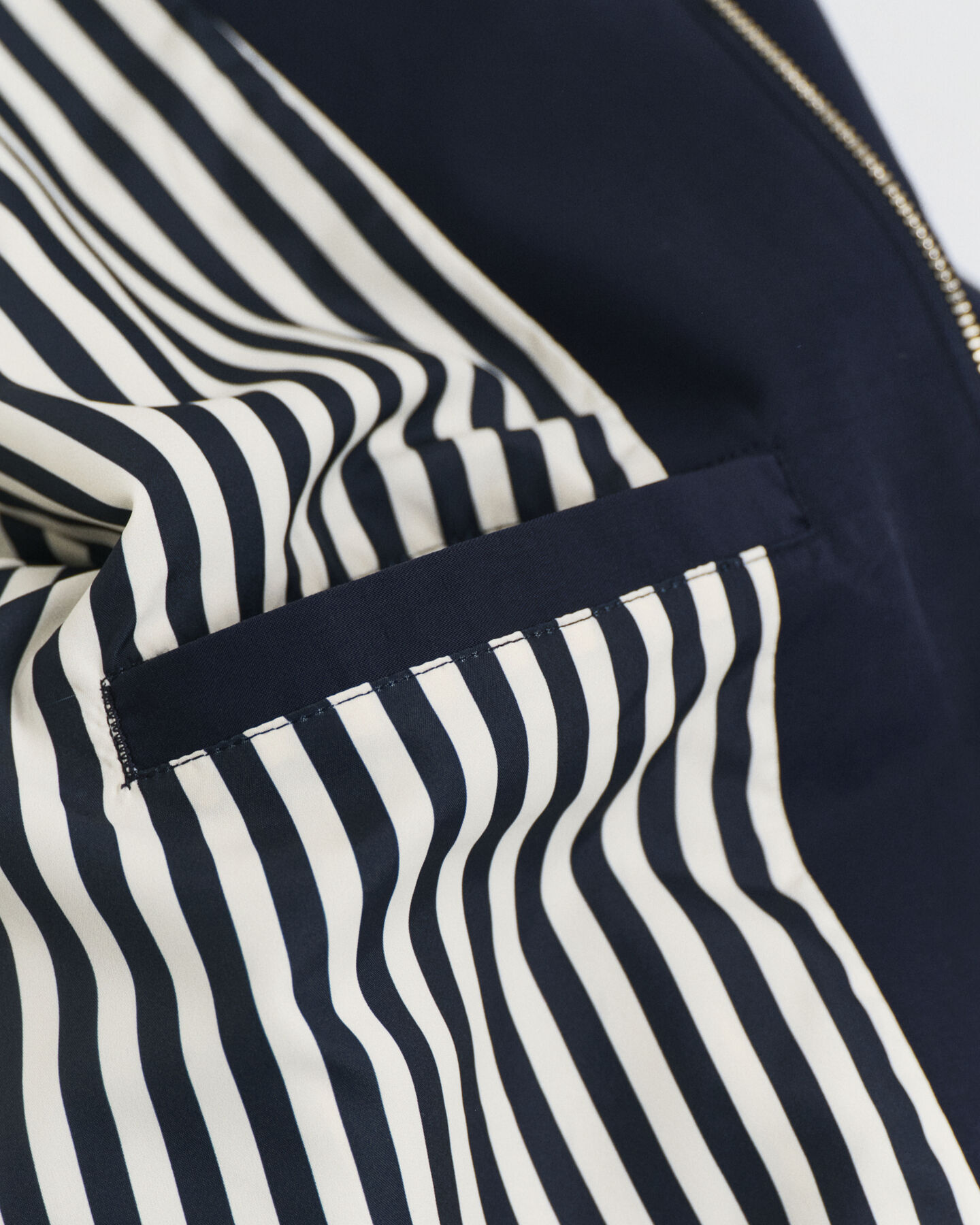 Kevyt Harrington‑takki