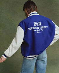 Varsity Jacket nahasta ja muista materiaaleista
