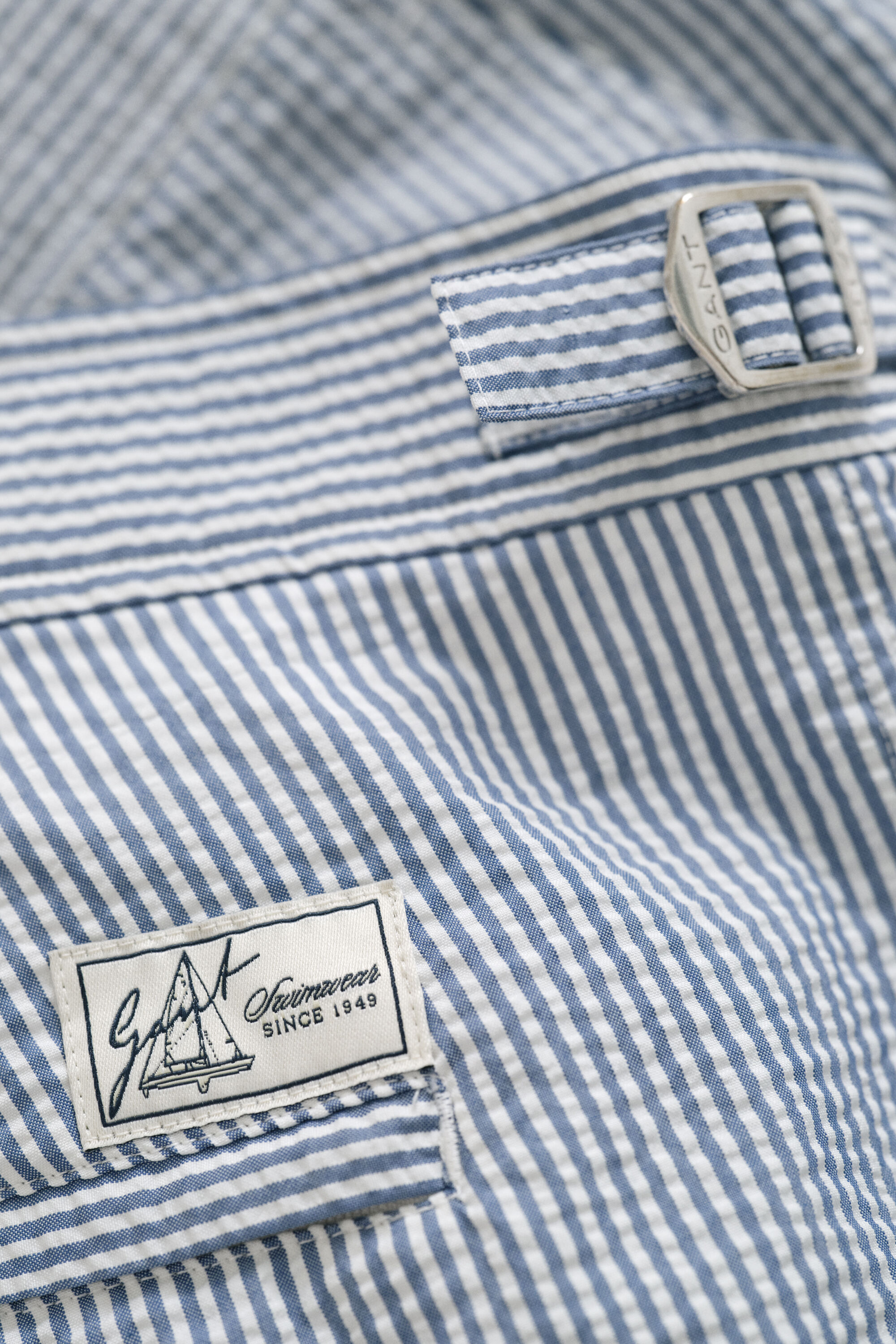 Tyköistuvat seersucker-uimashortsit