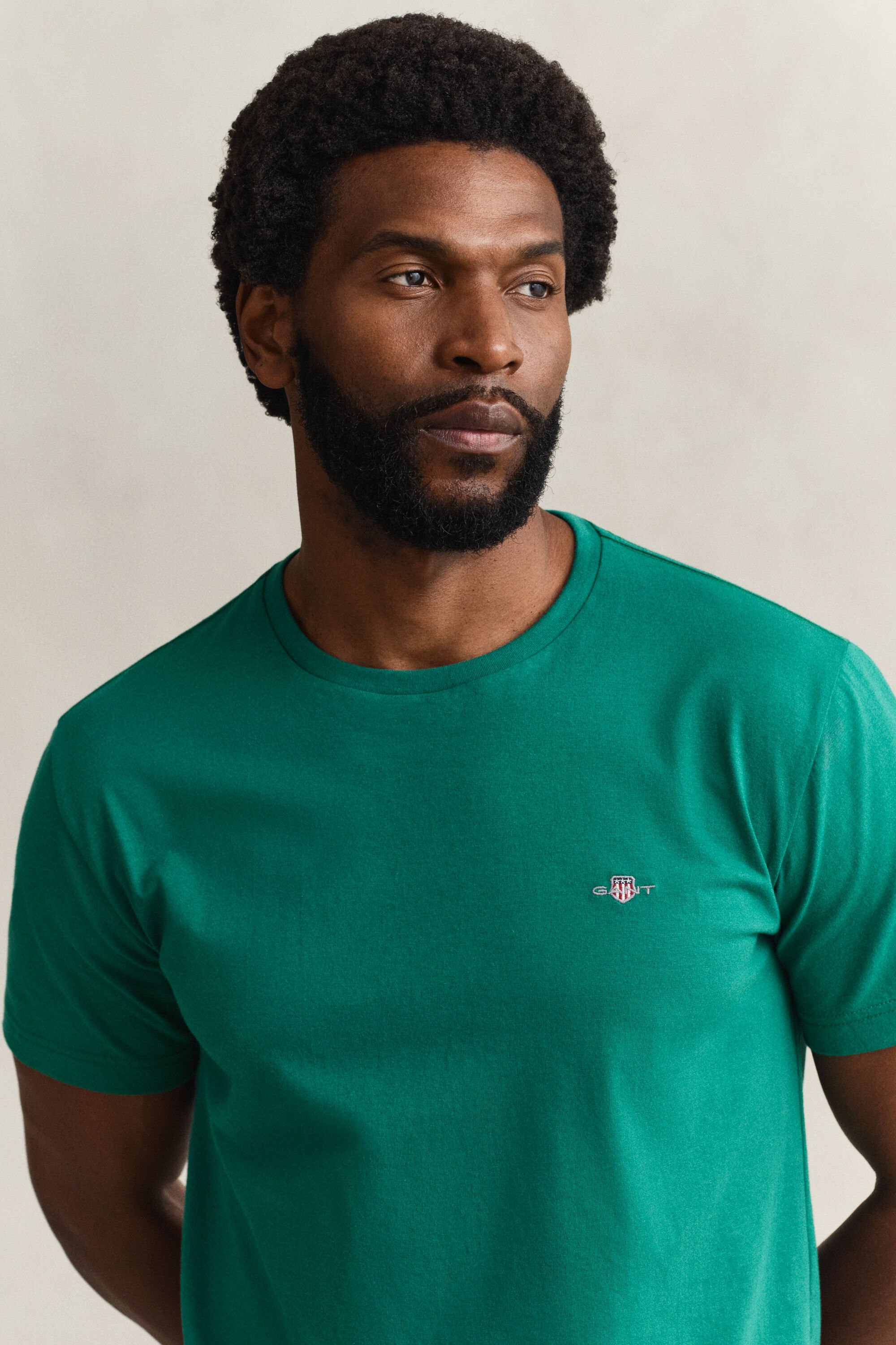 Regular fit ‑mitoitettu Shield-t‑paita