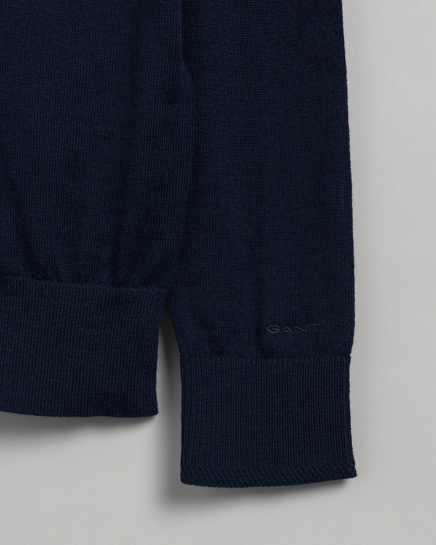 Pesunkestävä merinovillainen pooloneule