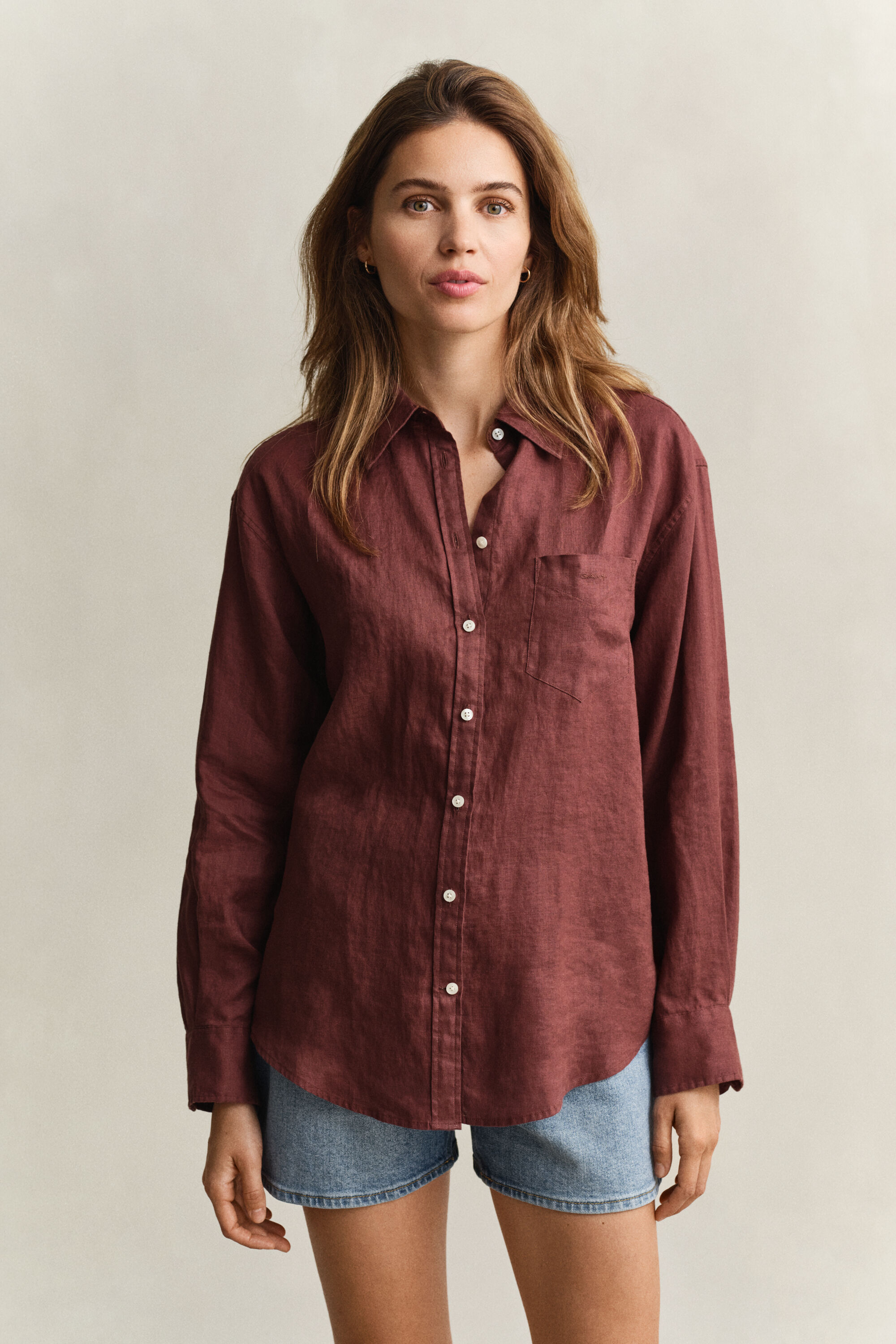 Relaxed fit ‑mitoitettu pellavapaita