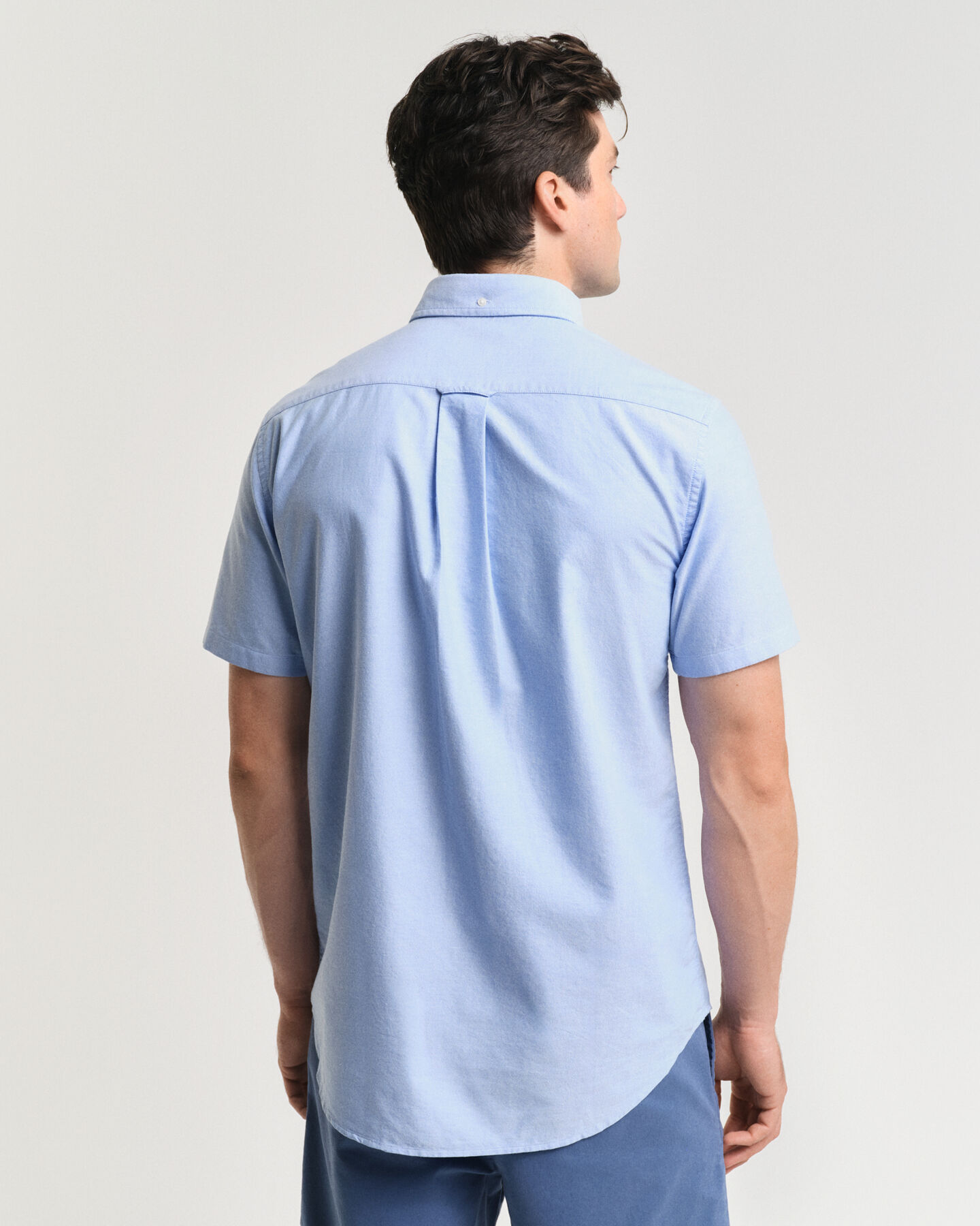 Regular&nbsp;fit ‑mitoitettu lyhythihainen Seasonal Essential Archive Shield ‑oxford-paita